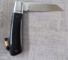 Vincenzo Balistreri Native..Buffalo Horn...lanyard w/bead..Fluted bolsters..Lanyard pin..4"..AEB-L 