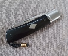 Vincenzo Balistreri Native..Buffalo Horn...lanyard w/bead..Fluted bolsters..Lanyard pin..4"..AEB-L 