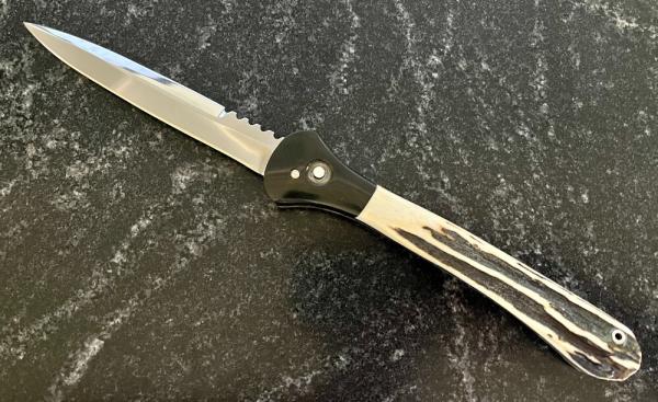Large James Huckeba (Huck) Switchblade, Amazing Stag Handle, Mirror Polished Dagger Blade, Unused 