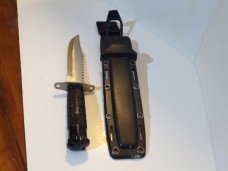Vintage Classic USA Survival Knife With hard plastic locking Sheath
