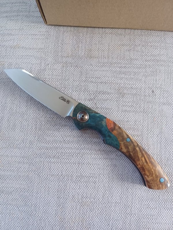 Johan Ellis Springbok...4",Karilian Bolsters..Amboyna scales...G10 and titanium frame.Rwl34..coa 