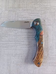 Johan Ellis Springbok...4",Karilian Bolsters..Amboyna scales...G10 and titanium frame.Rwl34..coa 