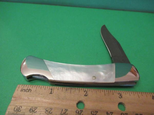 Bear MGC 1996 Mid-Size Pearl Damascus Lock Back