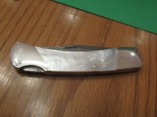Bear MGC 1996 Mid-Size Pearl Damascus Lock Back