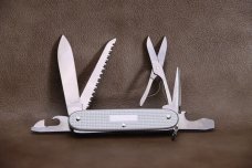 Victorinox Farmer X Alox 0.8271.26, Closed Length: 3.7 in, Blade Type: Multiple Blades.