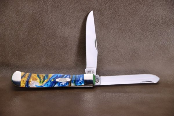 Case XX™ Genuine Sapphire Corelon Trapper Pocket Knife 9254SG