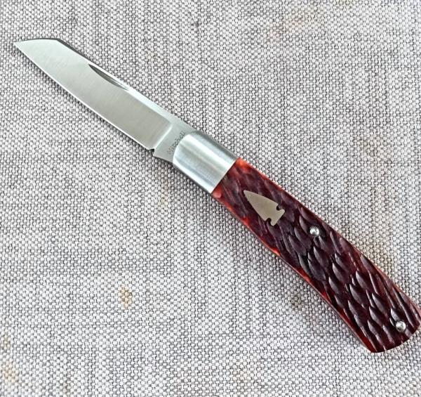 Mitchell Amber Jigged Bone Native...Cpm154..3.75" closed..coa and pouch..arrowhead shield Mitchell Amber Jigged Bone Native...Cpm154..3.75" closed..coa and pouch..arrowhead shield