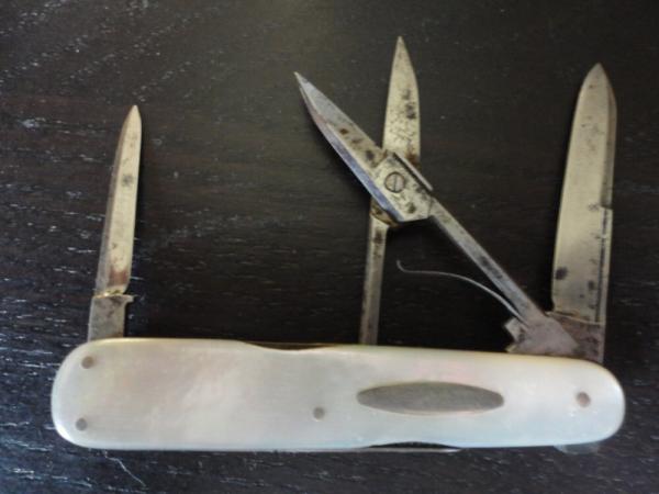 WALDEN KNIFE COMPANY  NY 1874-1923 PEARL LOBSTER WITH SCISSORS