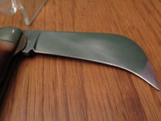 Queen Delrin Handle Liner Lock Hawk Bill 