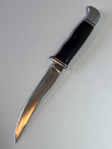 Buck 105, one line tang stamp, pinned.  Excellent condition. Blade is 5 1/8". 