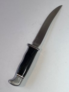 Buck 105, one line tang stamp, pinned.  Excellent condition. Blade is 5 1/8". 