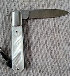 Vincenzo Balistreri Sfilato Slipjoint..Mother of Pearl..AEB-L..liners..lanyard pin and bead..coa.sli