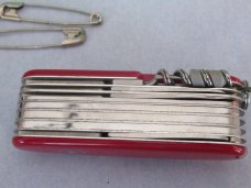 Victorinox Swiss Champ Survival Kit 