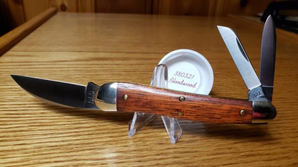 Great Eastern Cutlery Bloodwood Splitback Whittler 380321 New Mint W/Tube & Wax Paper 3 7/8" closed.