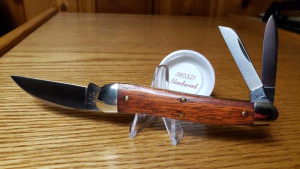 Great Eastern Cutlery Bloodwood Splitback Whittler 380321 New Mint W/Tube & Wax Paper 3 7/8" closed. Great Eastern Cutlery Bloodwood Splitback Whittler 380321 New Mint W/Tube & Wax Paper 3 7/8" closed.