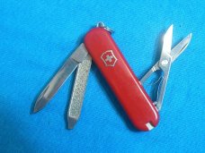 58mm CLASSIC VICTORINOX SWISS SAK UTILITY FOLDING POCKET KNIFE KNIVES ORIGINAL BOX