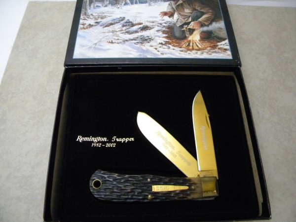 Remington USA 2002 R1123 Bone Gold Blade Trapper Knife NIB
