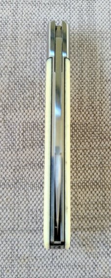 K'roo Giraffe Bone Zulu..Rwl34..4"..Fluted bolsters..filework..Dyed Bone Zulu War Shield..coa/slip 