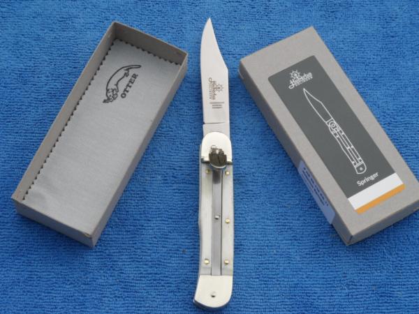 New 7-3/4" Bone Hubertus leverlock auto (110.KN.11) New 7-3/4" Bone Hubertus leverlock auto (110.KN.11)