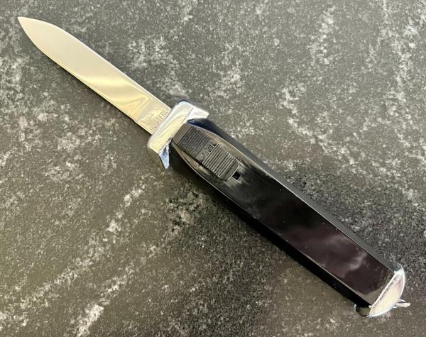 Vintage Out The Front (OTF) Switchblade, Made In Korea? For Edgeco, Unused Vintage Out The Front (OTF) Switchblade, Made In Korea? For Edgeco, Unused