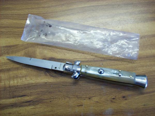 Renzo Beltrame 9 inch Honey Horn Stiletto Bayo Swivel Bolster Brand New