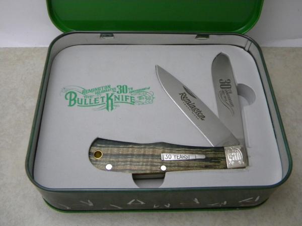 Remington USA R1128 2012 30th Anniv. Wood Bullet Trapper Knife in Tin