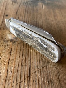 A Wright & Son, Sheffield Slim Barlow-Lambsfoot with Stag Scales and Filed Back Spring