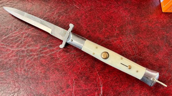 White Handle Rizzuto Estileto Milano Switchblade Knife White Handle Rizzuto Estileto Milano Switchblade Knife
