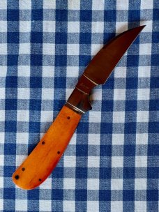 Rosecraft Blades Clinch River Swayback with finger chili in Bourbon Bone