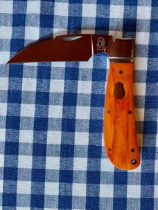 Rosecraft Blades Clinch River Swayback with finger chili in Bourbon Bone