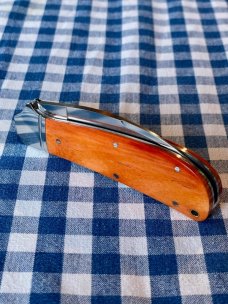 Rosecraft Blades Clinch River Swayback with finger chili in Bourbon Bone