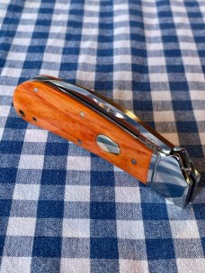 Rosecraft Blades Clinch River Swayback with finger chili in Bourbon Bone