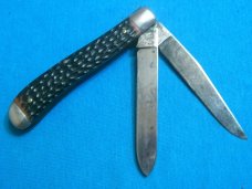 VINTAGE MONARCH 2211 JAPAN JIGGED DELRIN 2 BLADE TRAPPER FOLDING POCKET KNIVES OLD
