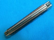 VINTAGE MONARCH 2211 JAPAN JIGGED DELRIN 2 BLADE TRAPPER FOLDING POCKET KNIVES OLD