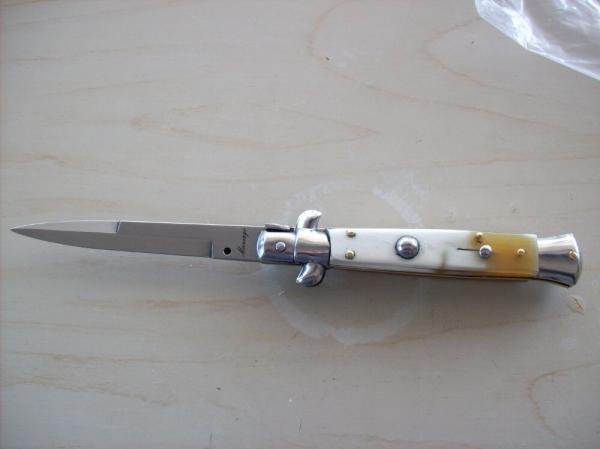 Renzo Beltrame 9 inch Honey Horn Stiletto Bayo Swivel Bolster Brand New Renzo Beltrame 9 inch Honey Horn Stiletto Bayo Swivel Bolster Brand New