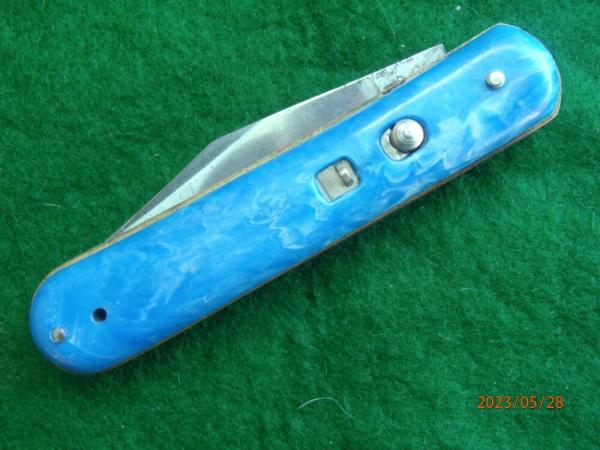 Shur-Snap Colonial Switchblade Large 4" Blue Swirl handle Shur-Snap Colonial Switchblade Large 4" Blue Swirl handle