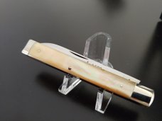 QUEEN GOLD LIP M. O. P DOCTOR KNIFE 