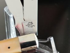 QUEEN GOLD LIP M. O. P DOCTOR KNIFE 