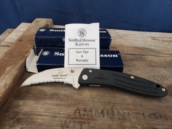Smith and Wesson Cuttin' Horse CH004 - Serrated Hawkbill - 1990's Discontinued NOS
