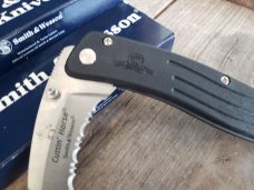 Smith and Wesson Cuttin' Horse CH004 - Serrated Hawkbill - 1990's Discontinued NOS