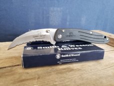 Smith and Wesson Cuttin' Horse CH004 - Serrated Hawkbill - 1990's Discontinued NOS