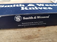 Smith and Wesson Cuttin' Horse CH004 - Serrated Hawkbill - 1990's Discontinued NOS