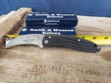 Smith and Wesson Cuttin' Horse CH004 - Serrated Hawkbill - 1990's Discontinued NOS