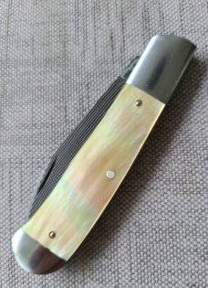 Jeff Pearce Gold lip and GoMai Wharncliffe Trapper...31 layer stainless Blade...4" closed..coa.pouch