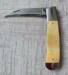 Jeff Pearce Gold lip and GoMai Wharncliffe Trapper...31 layer stainless Blade...4" closed..coa.pouch