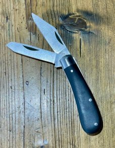 Taylor's Eye Witness Sheffield England Clip Point, Spey Blade with Black Resin Handles