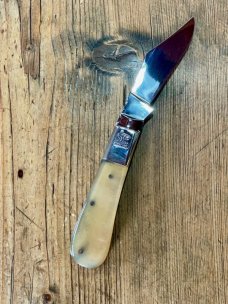 Taylor's Eye Witness Premium Barlow Clip with Rams Horn Scales and Back Spring File work