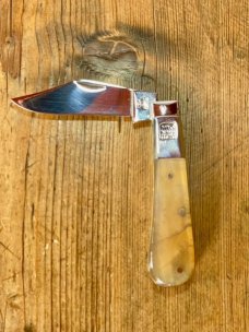 Taylor's Eye Witness Premium Barlow Clip with Rams Horn Scales and Back Spring File work