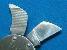 VINTAGE UNITED TAI622 JAPAN FIGURAL COIN HALF DOLLAR NOVELTY FOLDING POCKET KNIFE KNIVES OLD