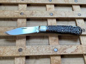 Queen Steel Lockback Hunter, Closed Length: 4 1/2” (115mm)